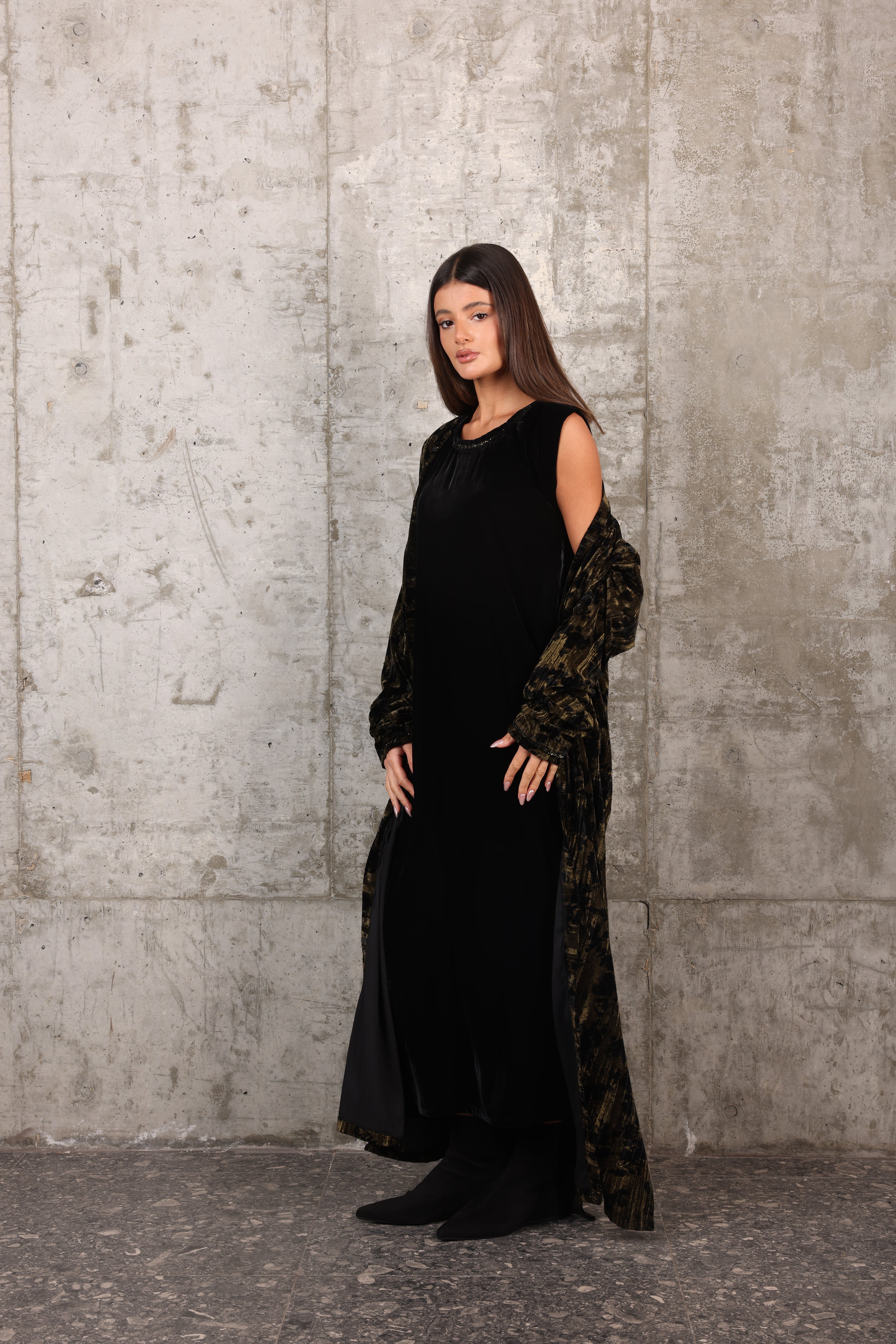 QMR- 025 black/gold velvet