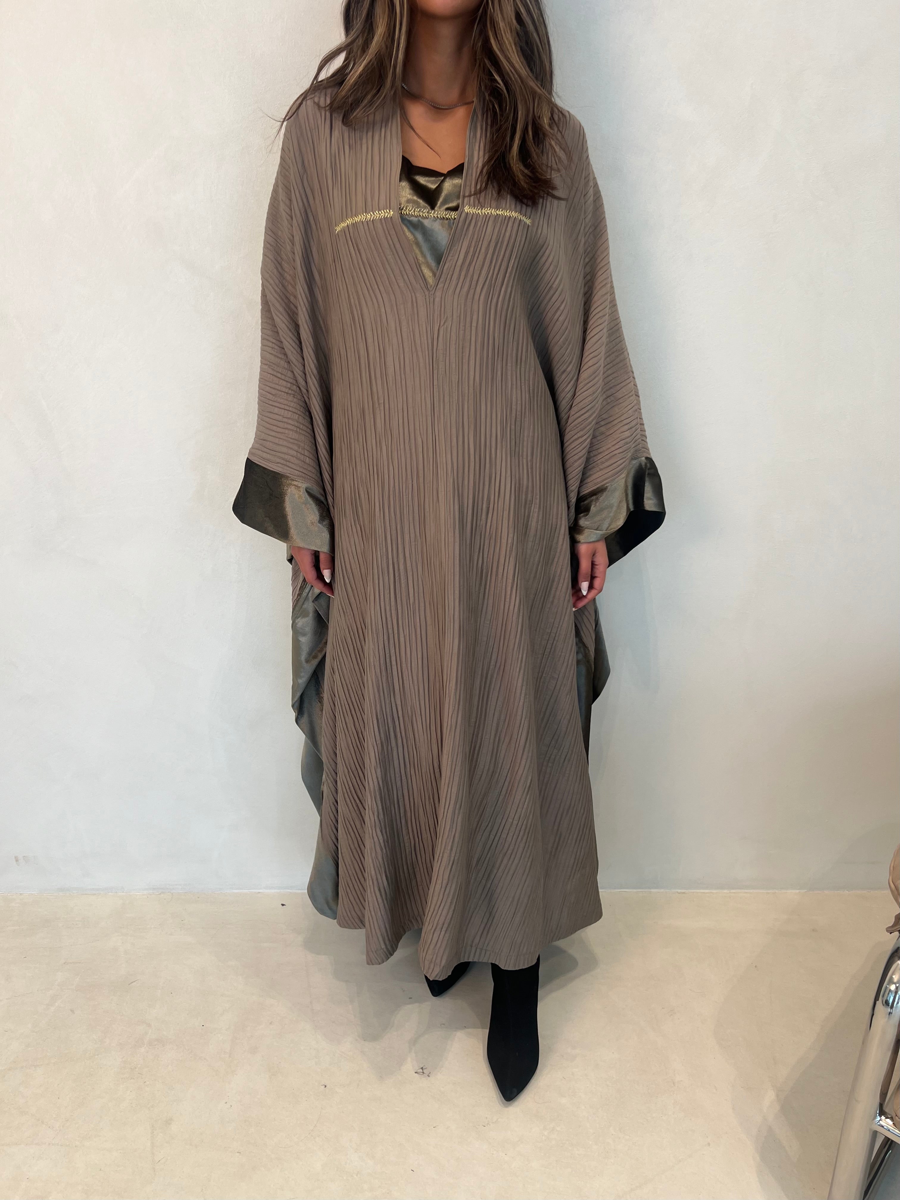 Qmr- 011 beige shimmer