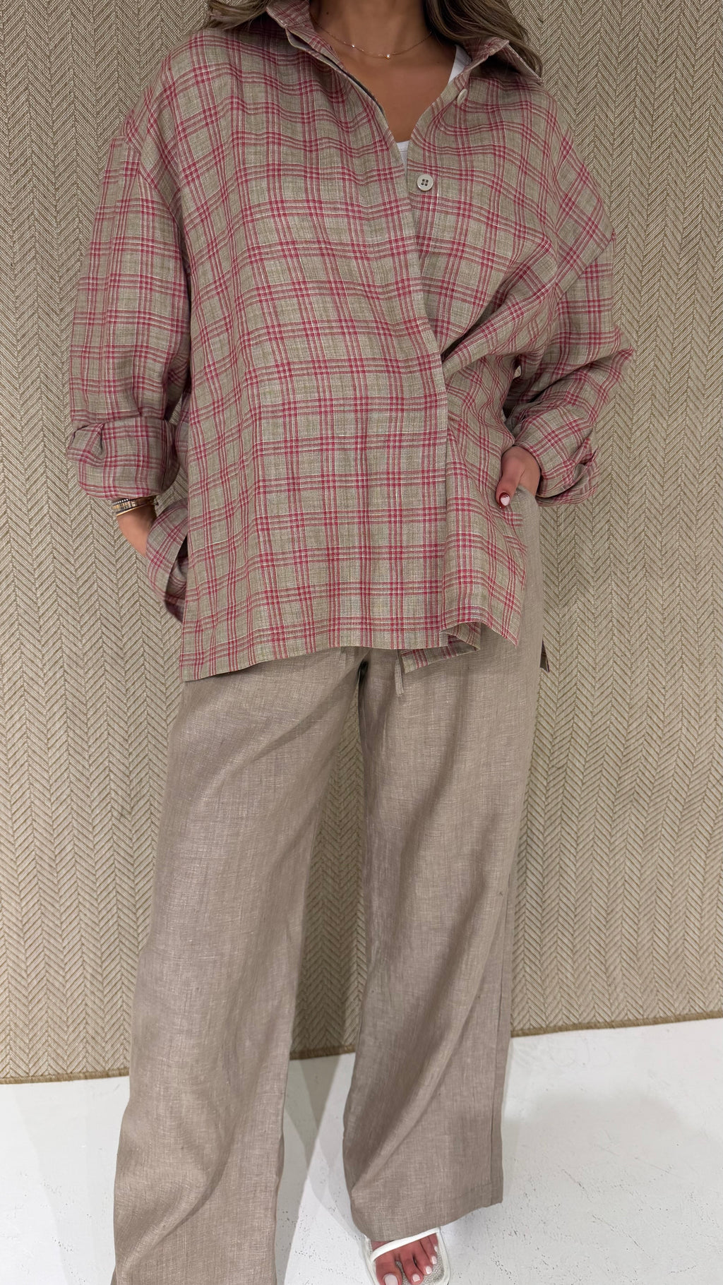 Checkered overlap shirt with beige linen pants