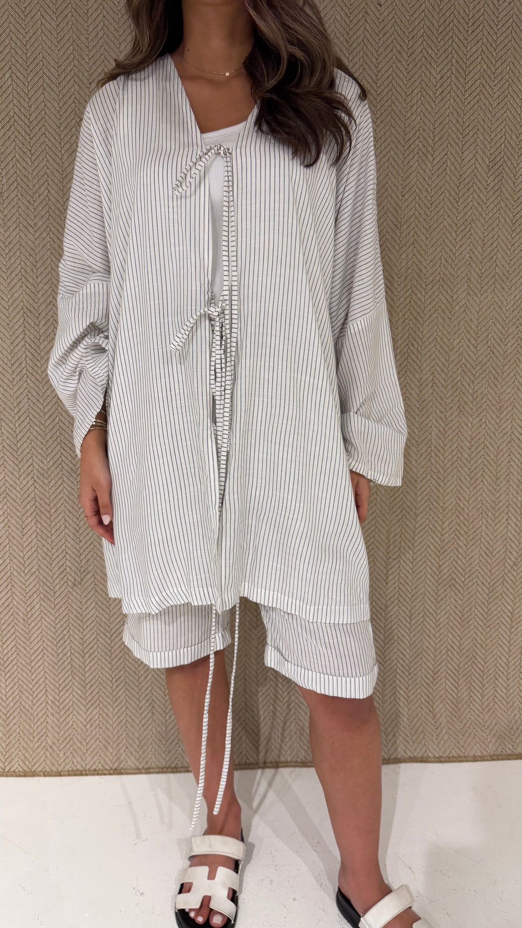 Striped set black and white